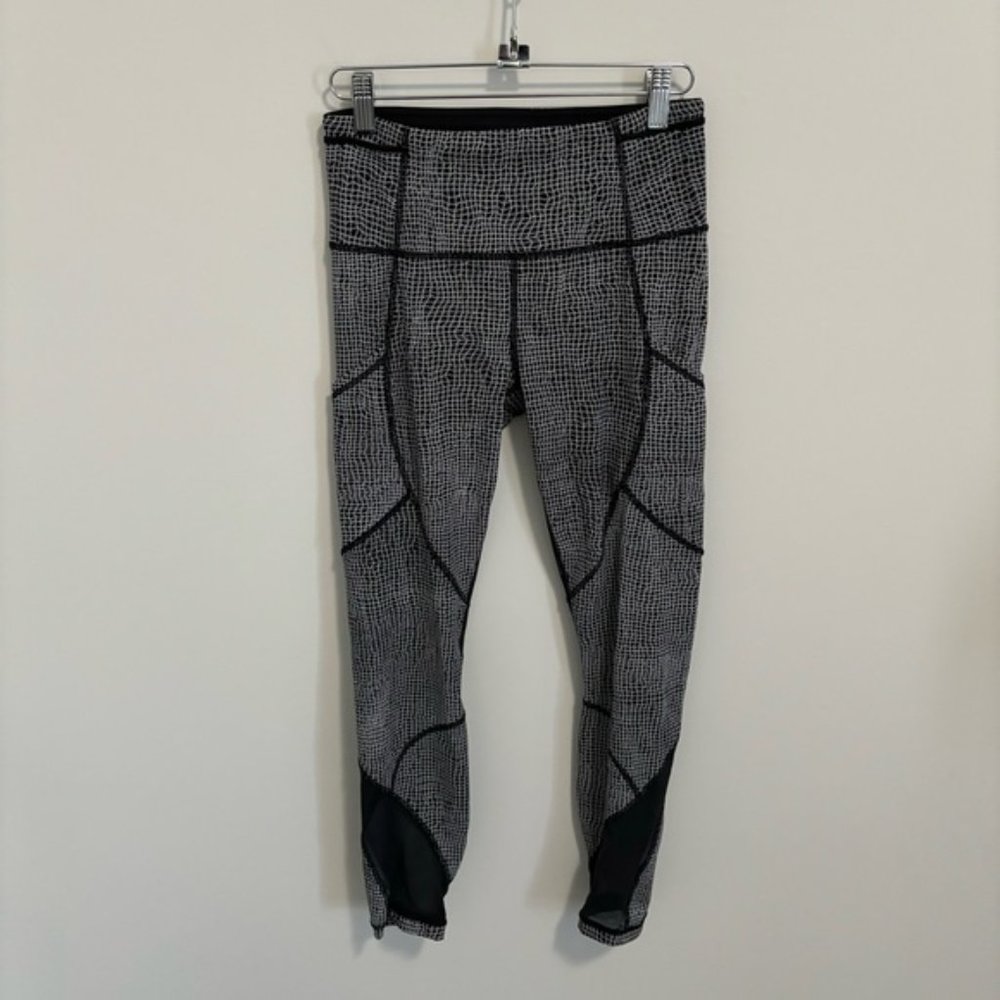 Lululemon Outrun Tight Fall Net White Black Side Pocket Workout Ankle Crop - Picture 4 of 16